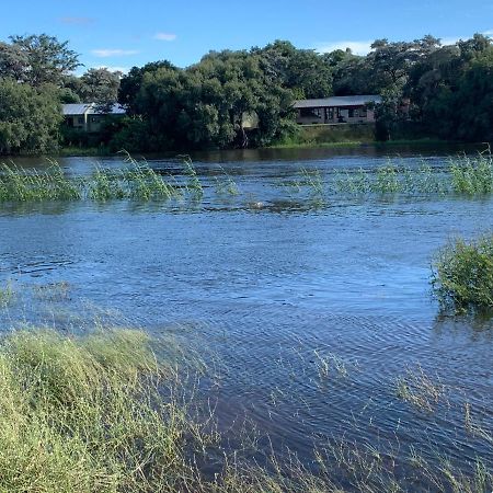Juda Haus Lodge Katima Mulilo Eksteriør billede