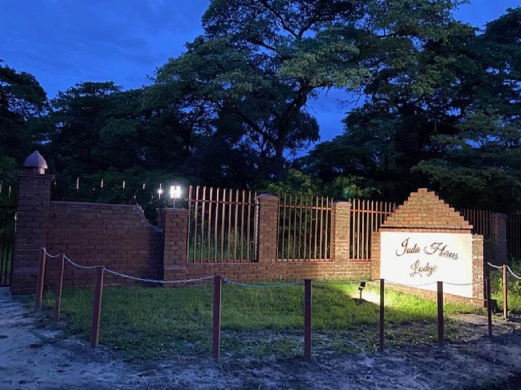 Juda Haus Lodge Katima Mulilo Eksteriør billede
