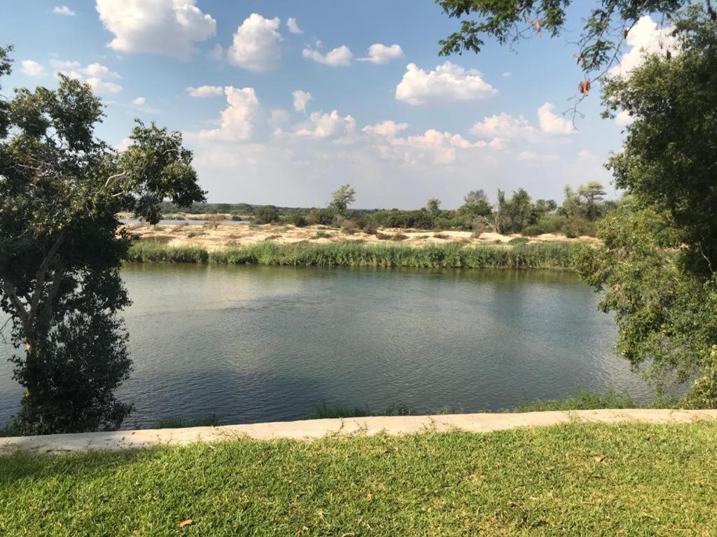 Juda Haus Lodge Katima Mulilo Eksteriør billede