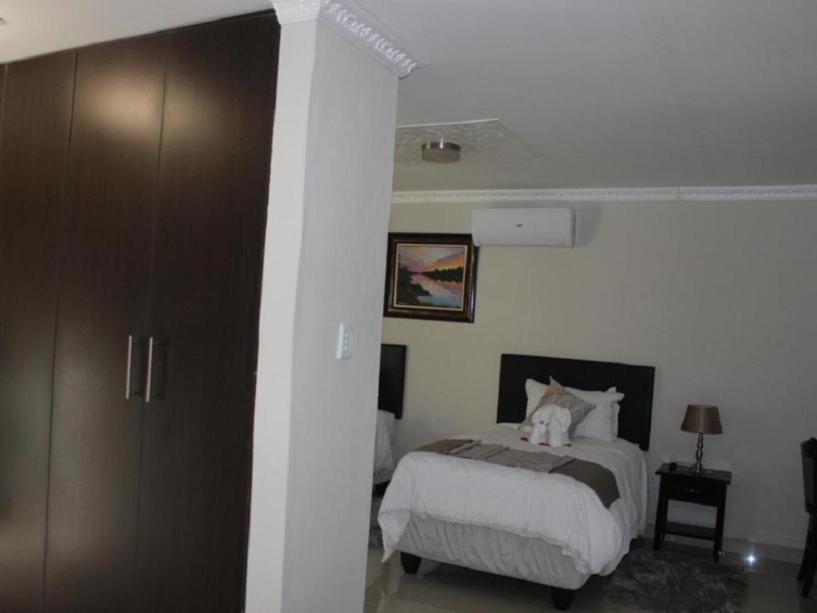 Juda Haus Lodge Katima Mulilo Eksteriør billede