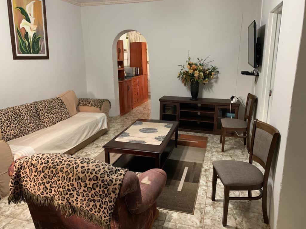 Juda Haus Lodge Katima Mulilo Eksteriør billede